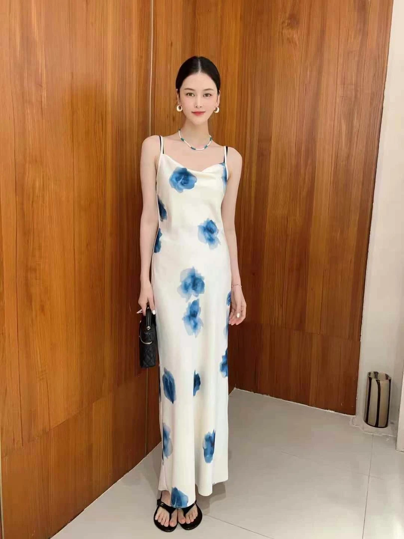 品质舒适法式印花缎面吊带连衣裙女春夏新款高级感长裙