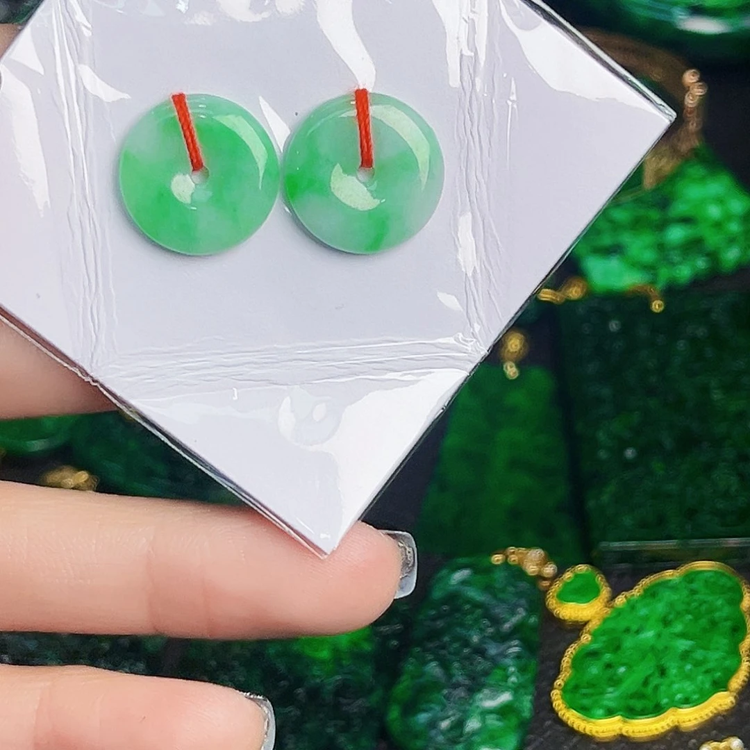 颈饰未镶嵌翡翠多样性