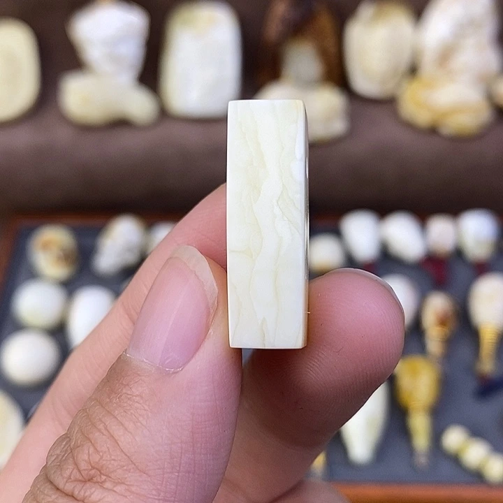 琥珀裸石未镶嵌一字三通y94