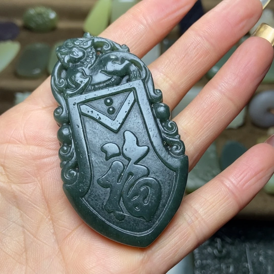 和田玉颈饰未镶嵌竹****?