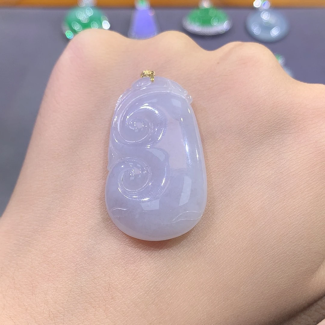 颈饰18K金镶嵌翡翠如意吊坠