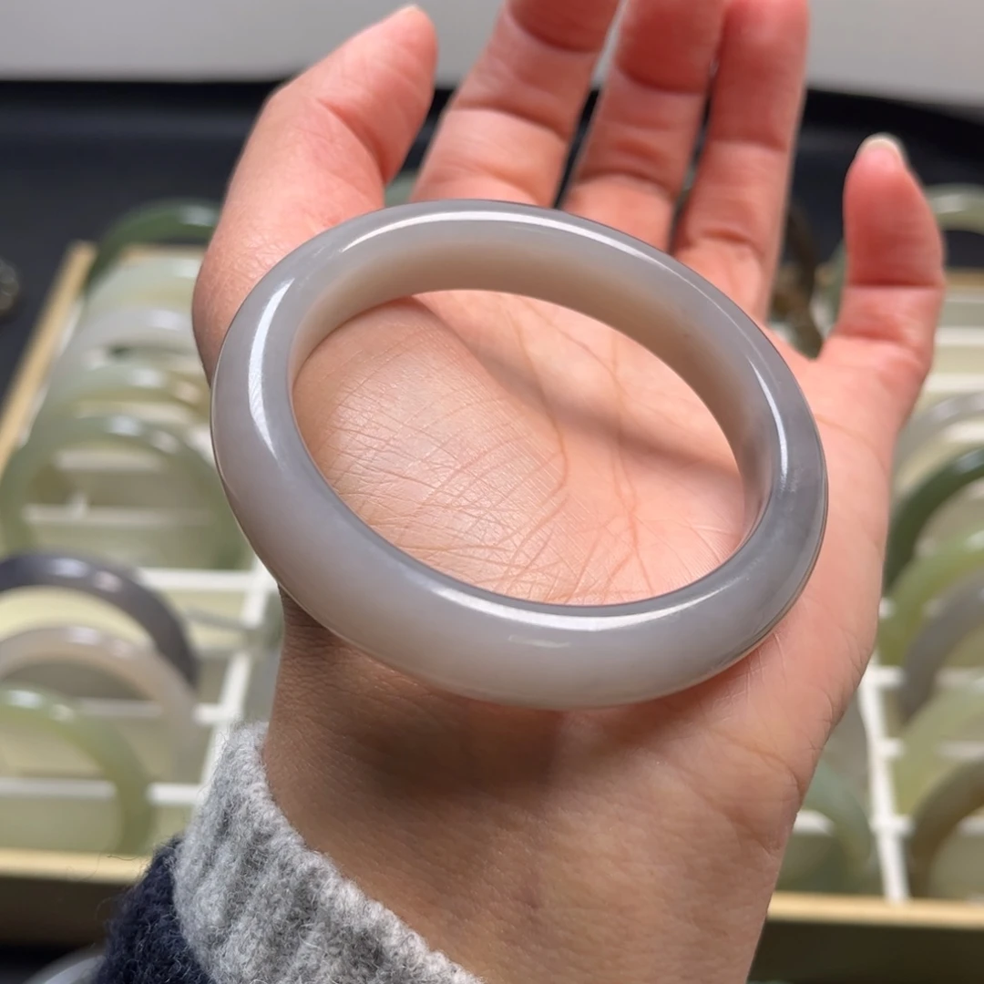 和田玉未镶嵌手镯52.3圈