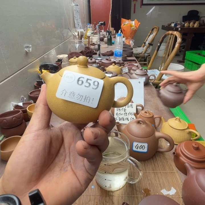 茶壶紫砂黄金段西施140左右瑕疵不挑