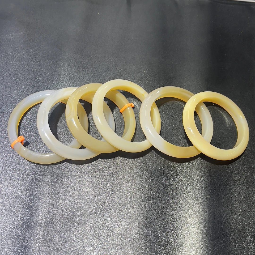 天然玛瑙俏色手镯（多样性发1件）#J13