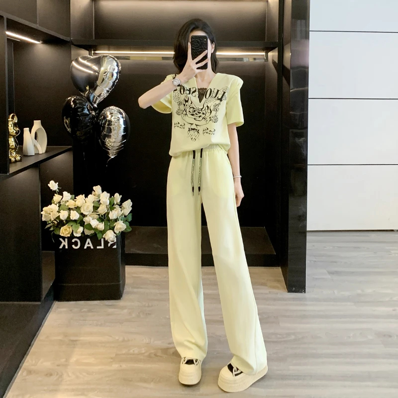 黄色休闲运动套装女夏显瘦时尚减龄洋气印花v领短袖阔腿裤两件套