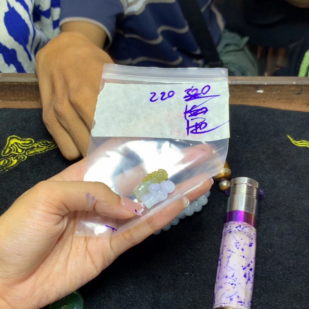 定制翡翠未镶嵌天然缅甸翡翠多样性