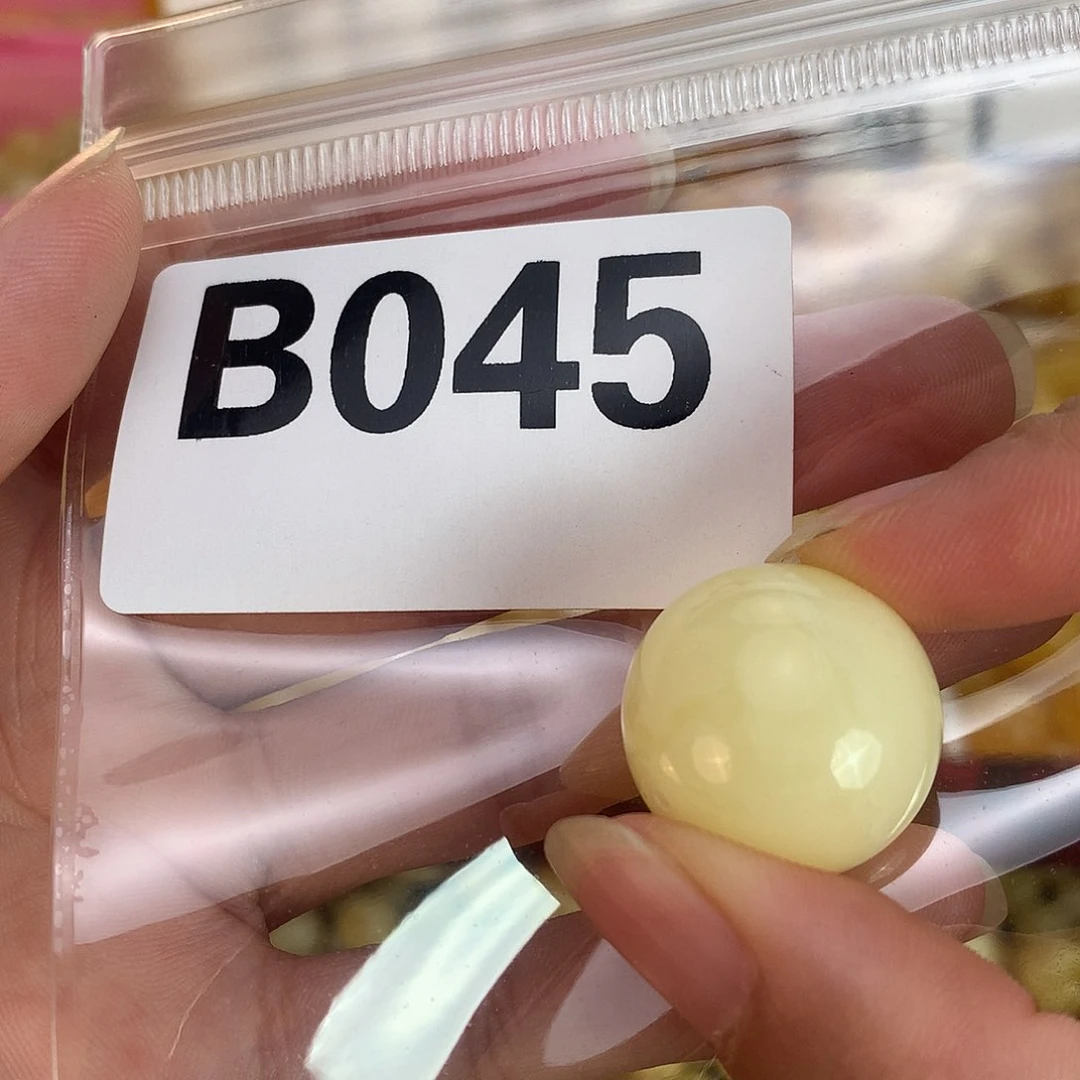 未镶嵌琥珀珠宝奇石