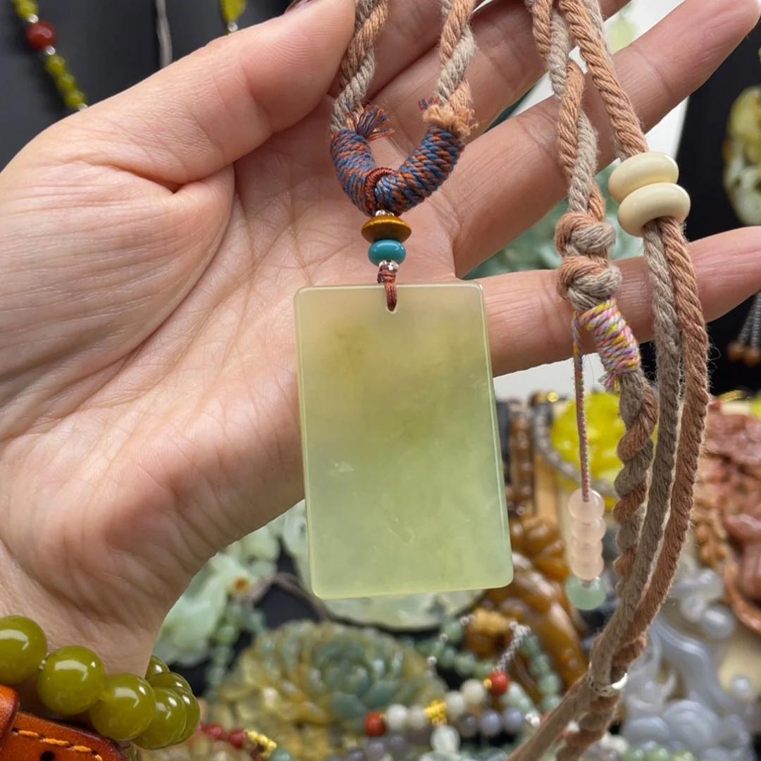 未镶嵌蛇纹石玉颈饰