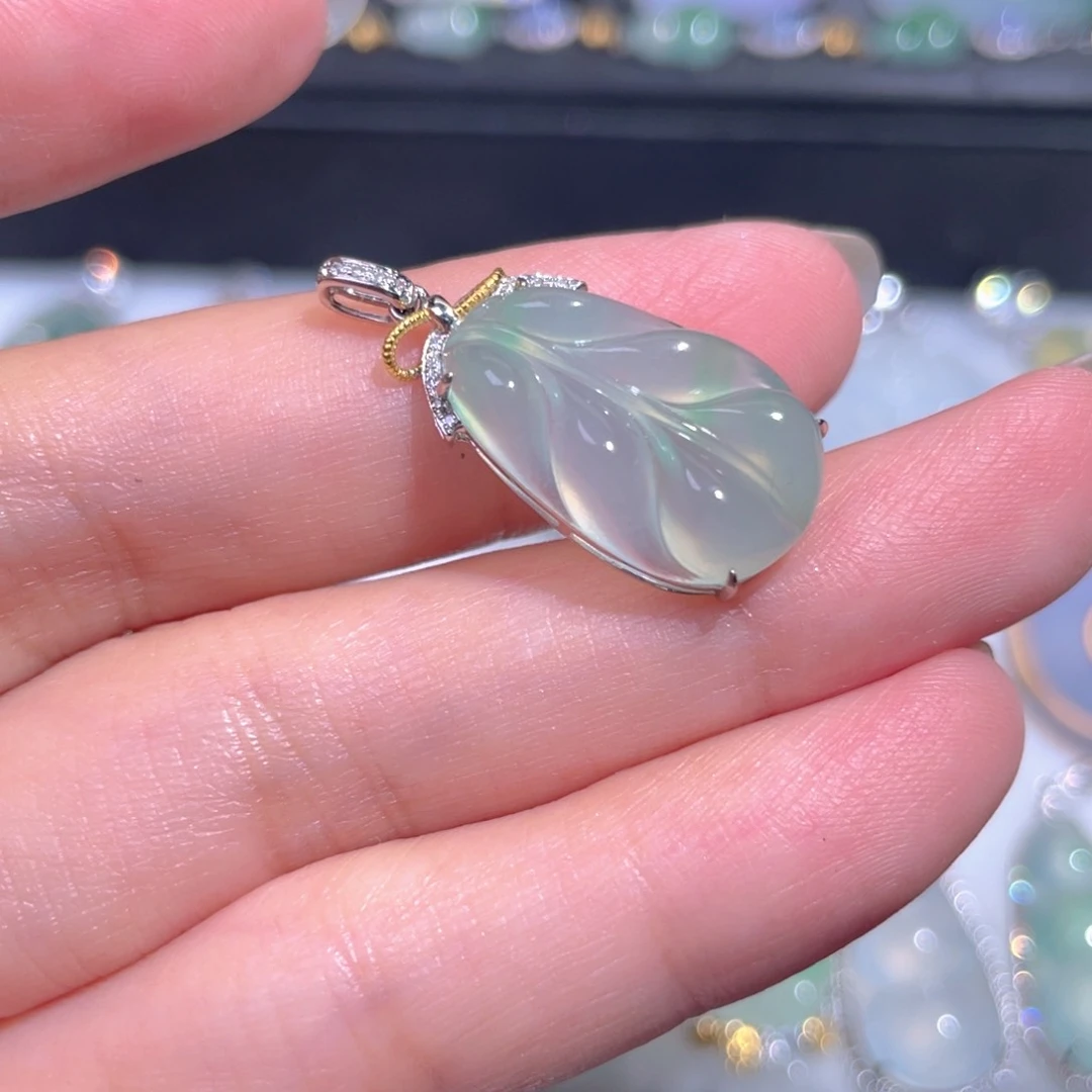 颈饰18K金镶嵌翡翠翡翠