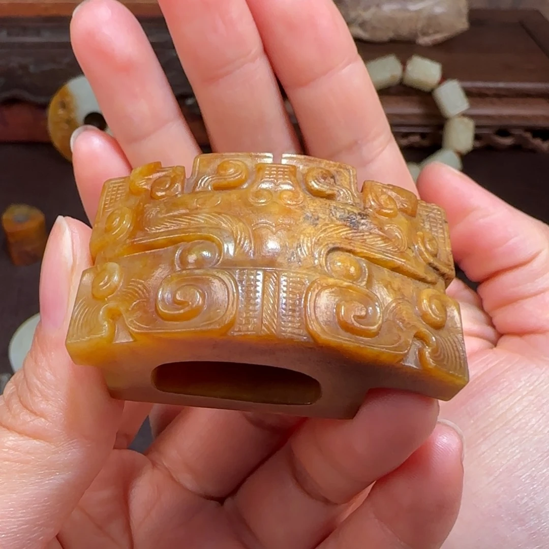 j***m和田玉未镶嵌颈饰