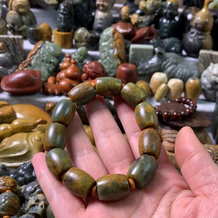 未镶嵌岫岩河磨玉（透闪石质玉）把件