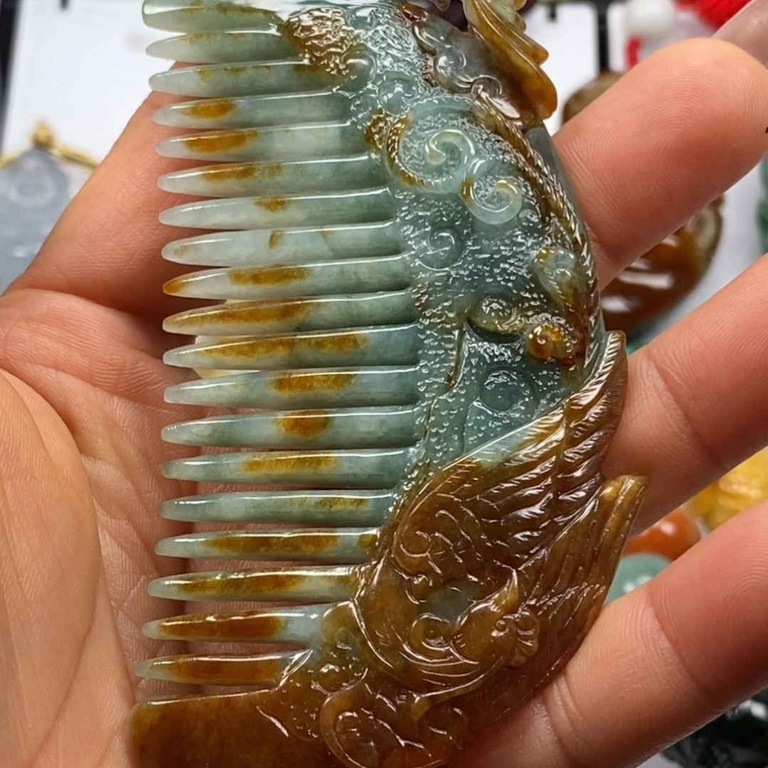 翡翠把件未镶嵌一*虹