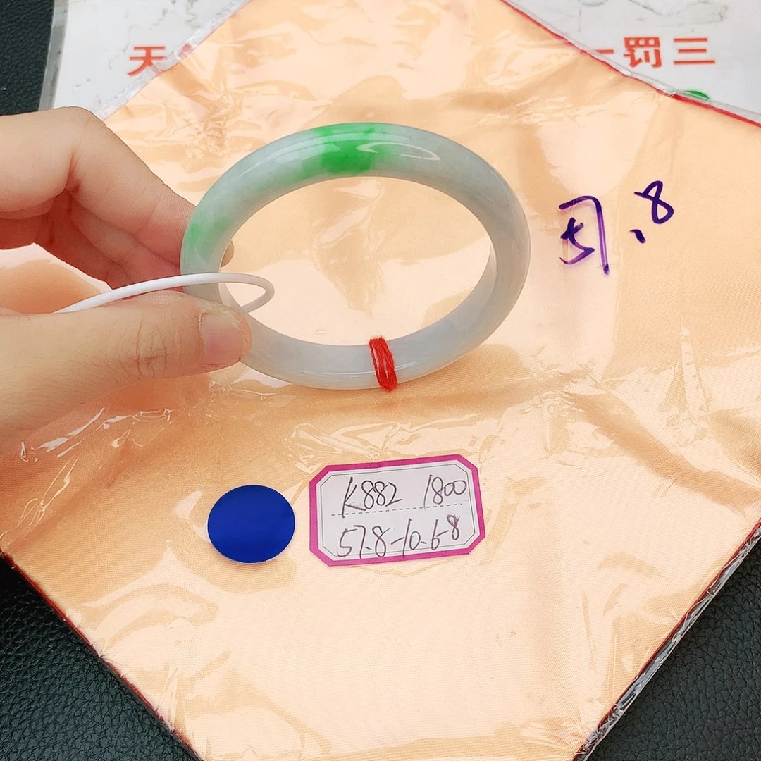 翡翠手镯未镶嵌翡翠