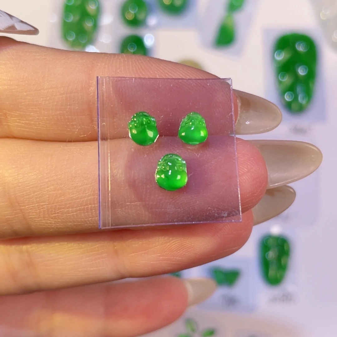 翡翠未镶嵌颈饰裸石