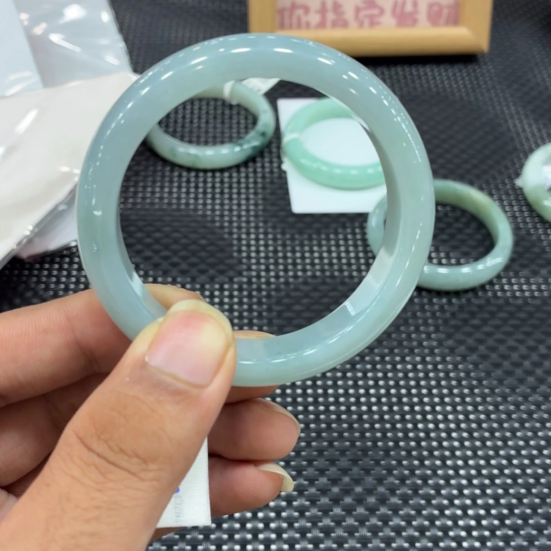 不***李翡翠手镯未镶嵌手镯