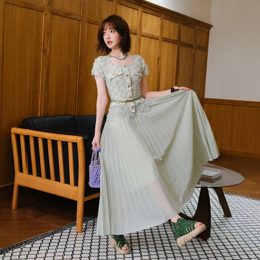 【现货】MIUCO小香风裙玫瑰方领短袖高腰百褶裙摆氧气感长裙D4585