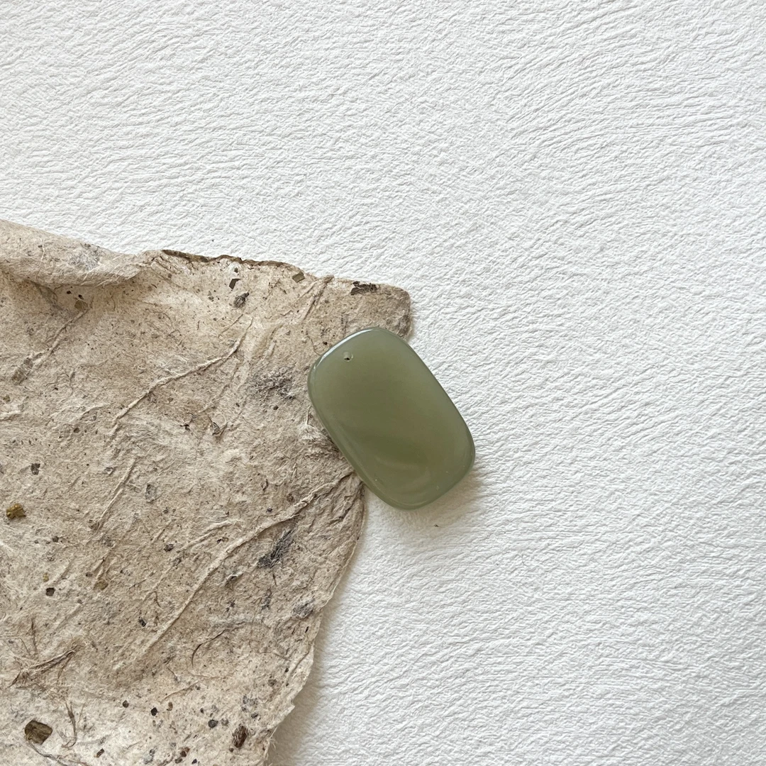 无事牌和田玉绿色无事牌气质时尚百搭简约送妈妈送女友