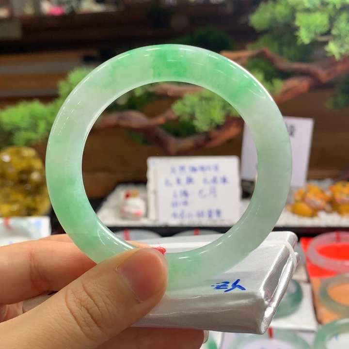 翡翠手镯未镶嵌5号强推52.4圆条有纹裂  月