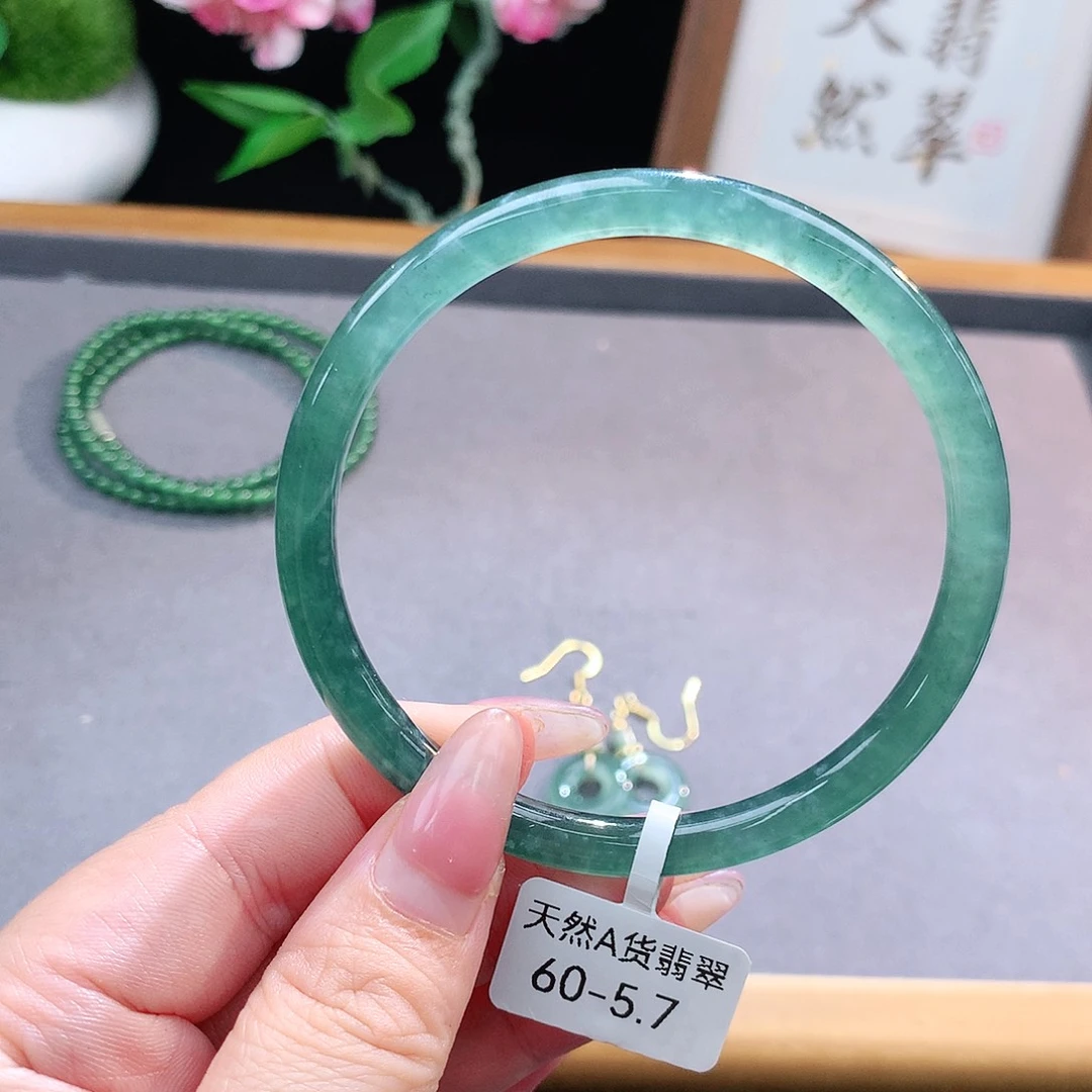 未镶嵌手镯（圆镯）翡翠