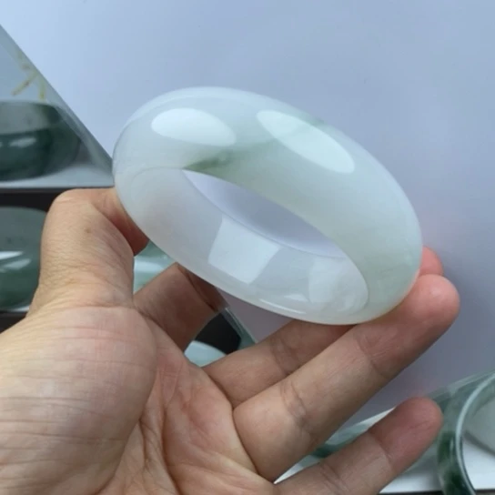 冬***石英质玉（金丝玉）未镶嵌手镯