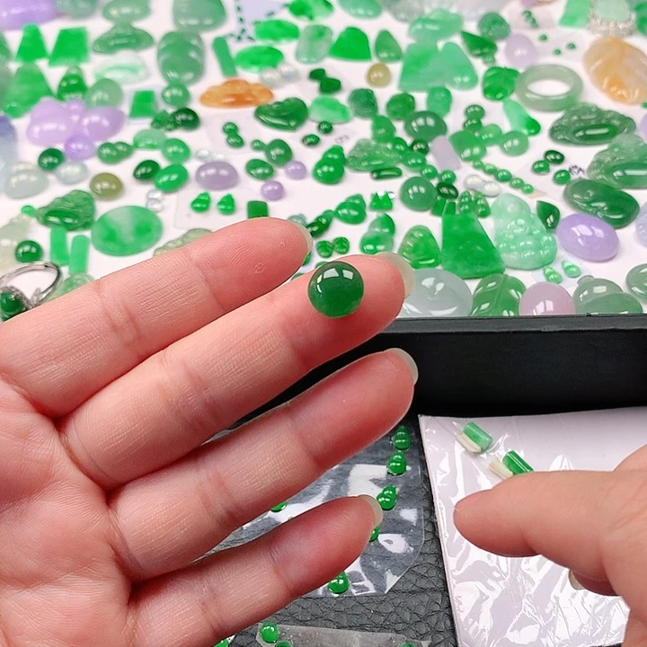 翡翠颈饰未镶嵌翡翠