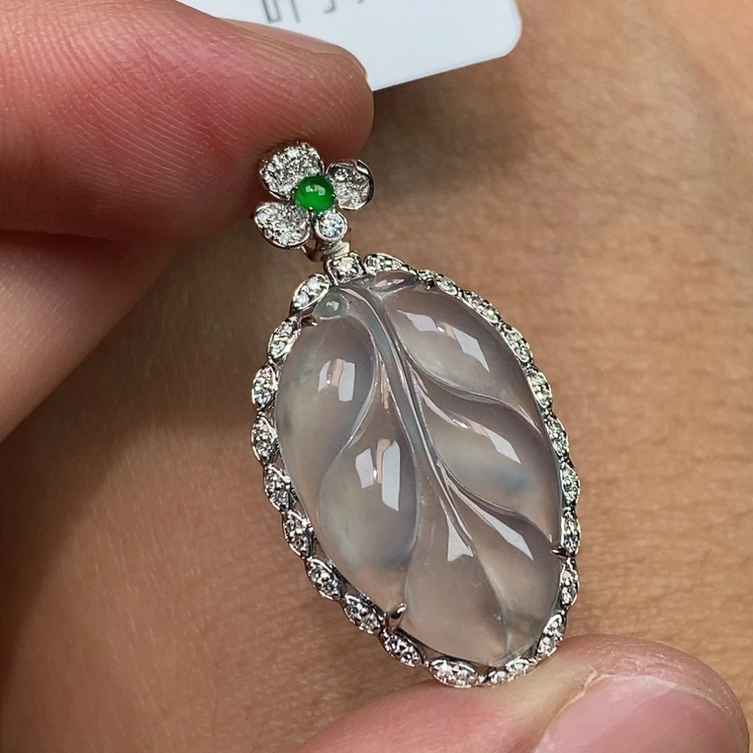 翡翠18K金镶嵌颈饰叶子