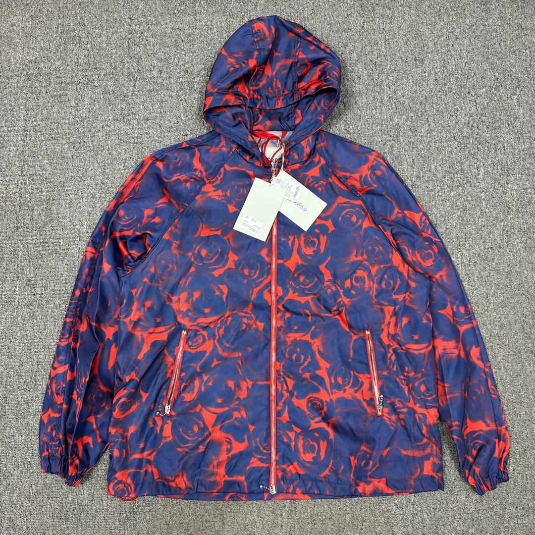 全新未使用 BURBERRY/博柏利 12133923 玫瑰连帽外套 带吊牌M码