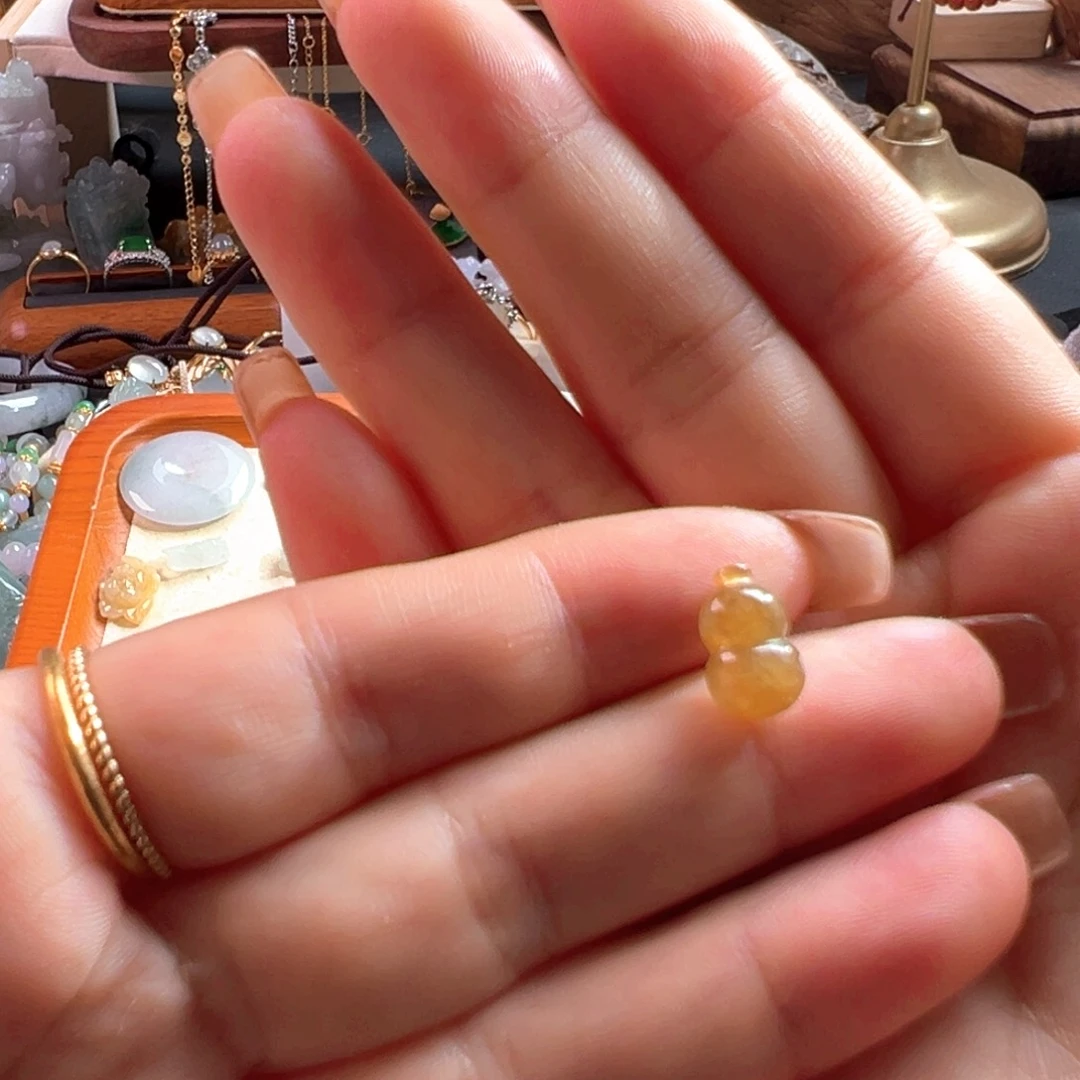 翡翠未镶嵌颈饰非常