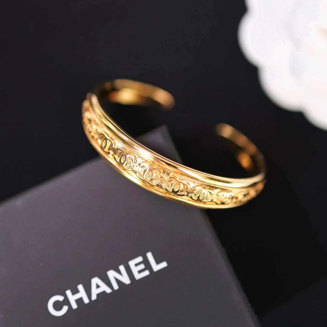 未使用 Chanel/香奈儿 25年新款金色双c开口手镯 S码  06423