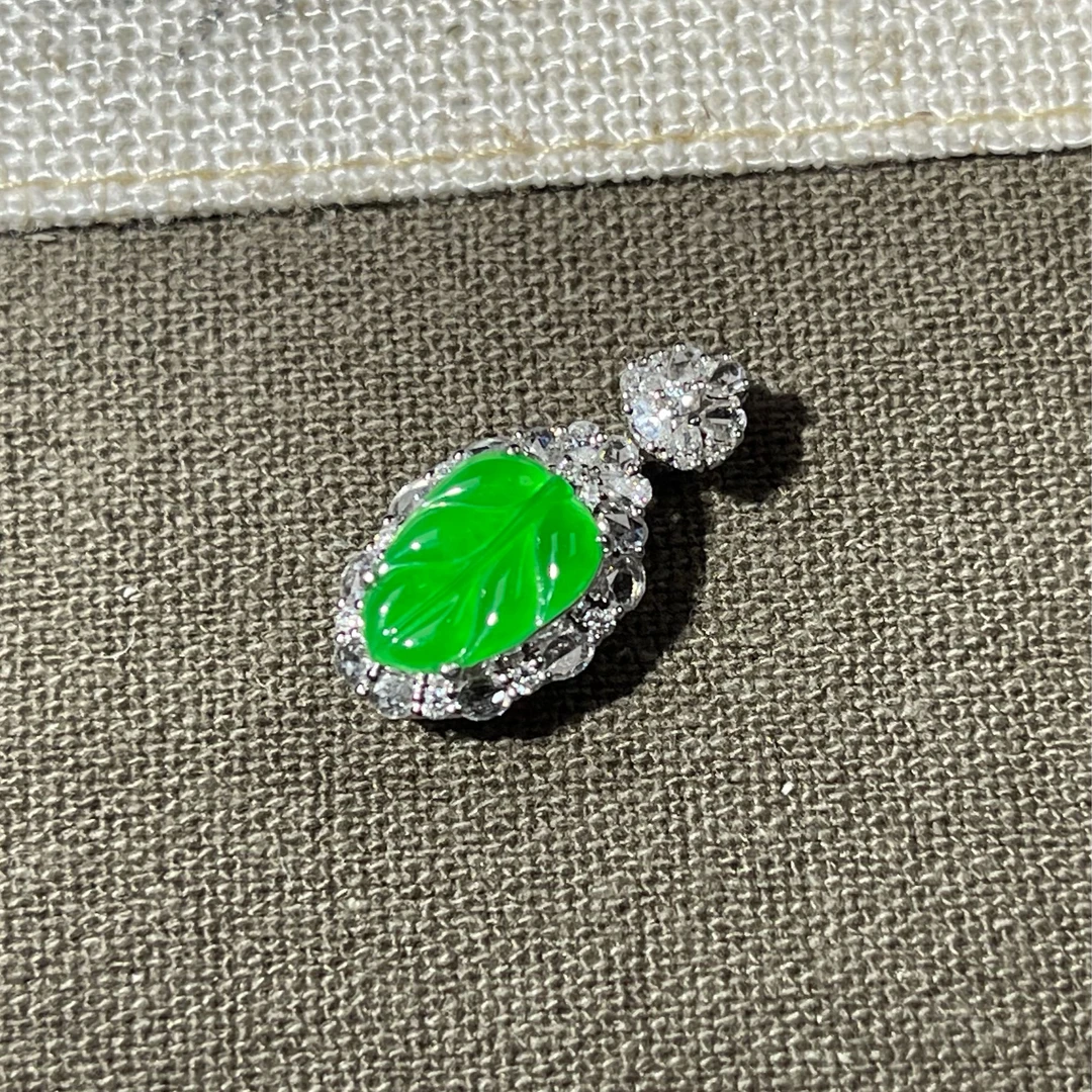 天然翡翠冰种黄阳绿叶子