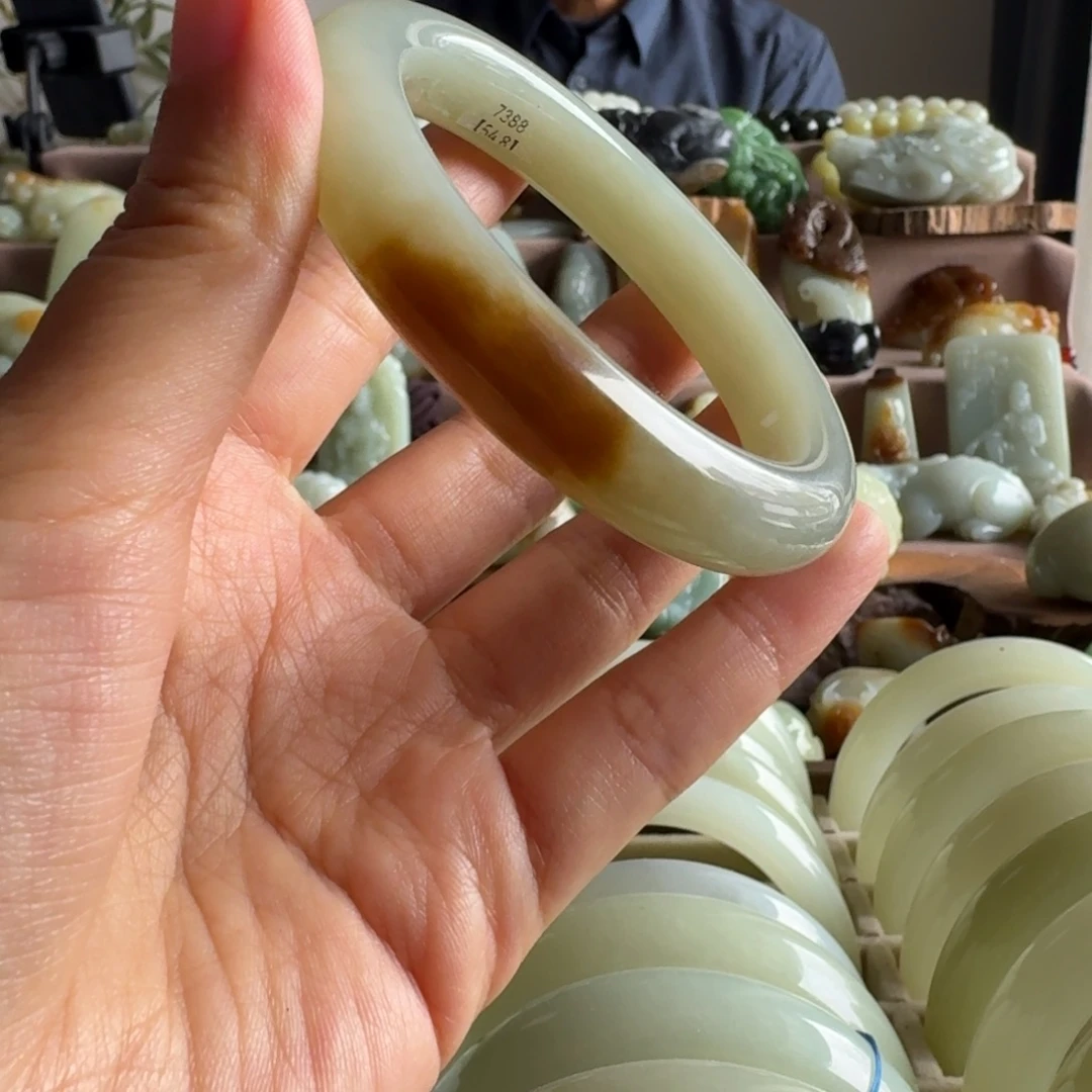 和田玉（糖玉）未镶嵌颈饰