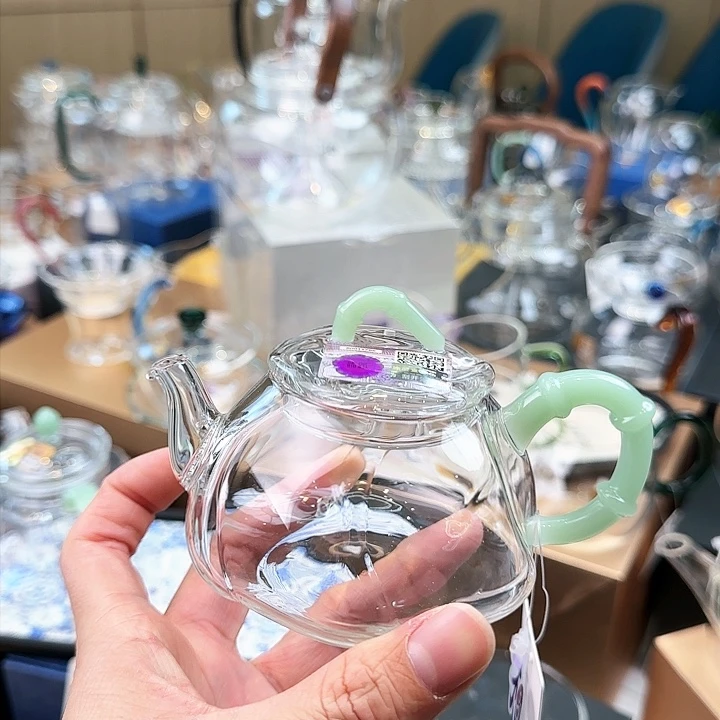 欣**金禾器浅玉色君漾壶