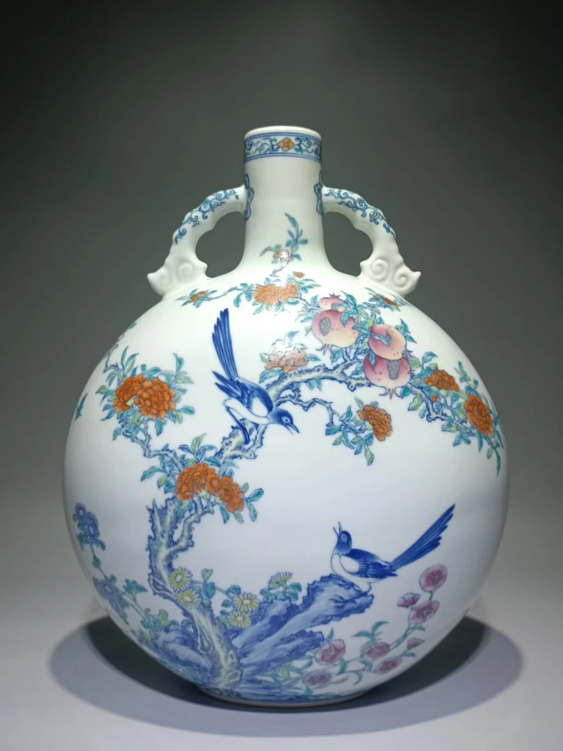 斗彩安喜图双耳抱月瓶， 高：38.5cm，宽：30.5cm