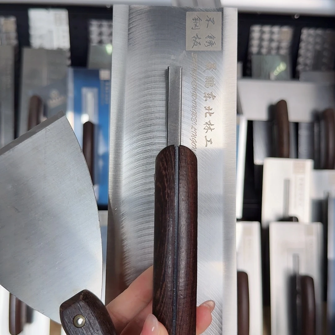 黎***谓30.85.92一体油工27.85.92一体油工5.6寸油灰刀各一个