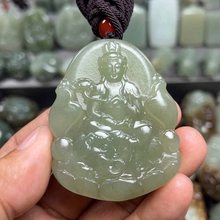 和田玉挂件未镶嵌宫****?