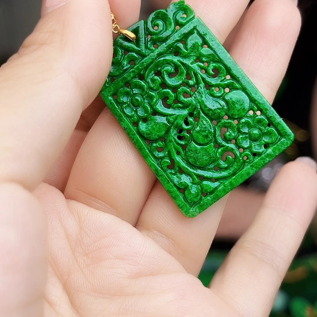 翡翠18K金镶嵌颈饰多样性