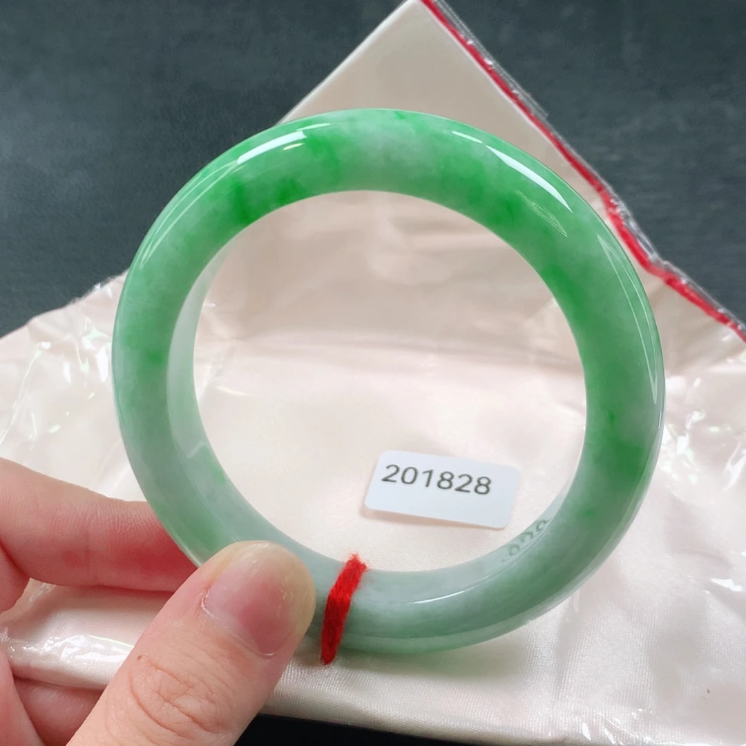 翡翠手镯未镶嵌天然翡翠手镯01