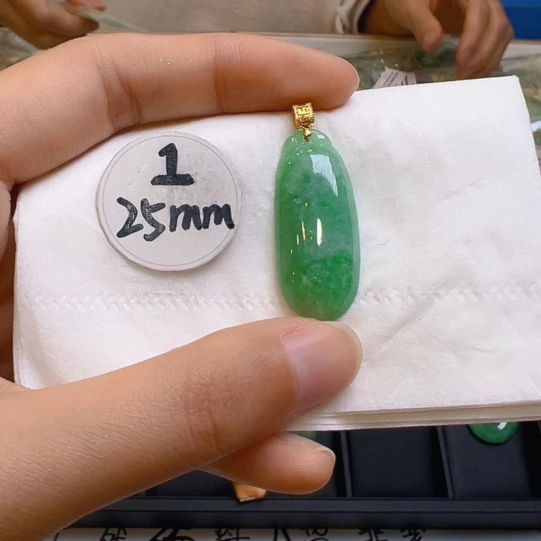 翡翠颈饰18K金镶嵌翡翠
