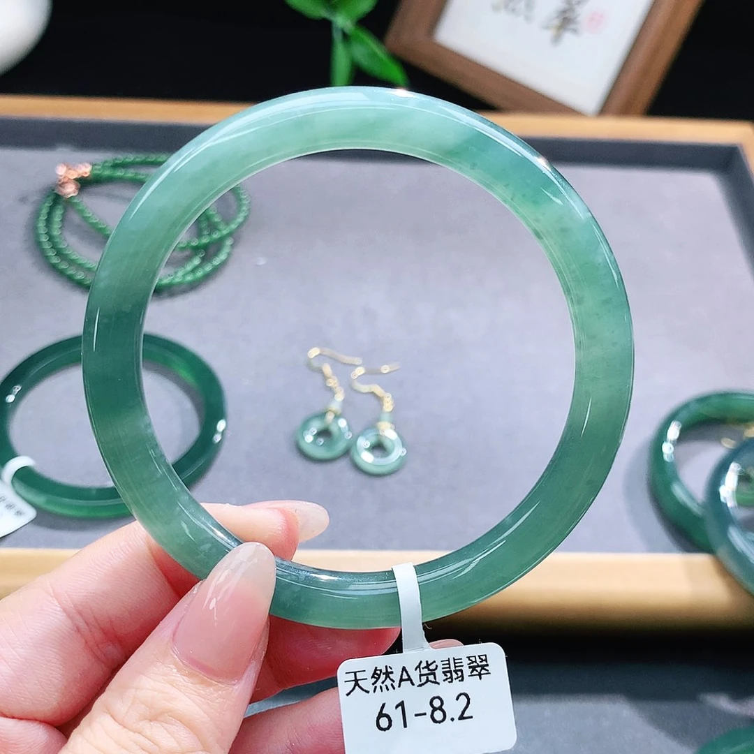 翡翠手镯（圆镯）未镶嵌