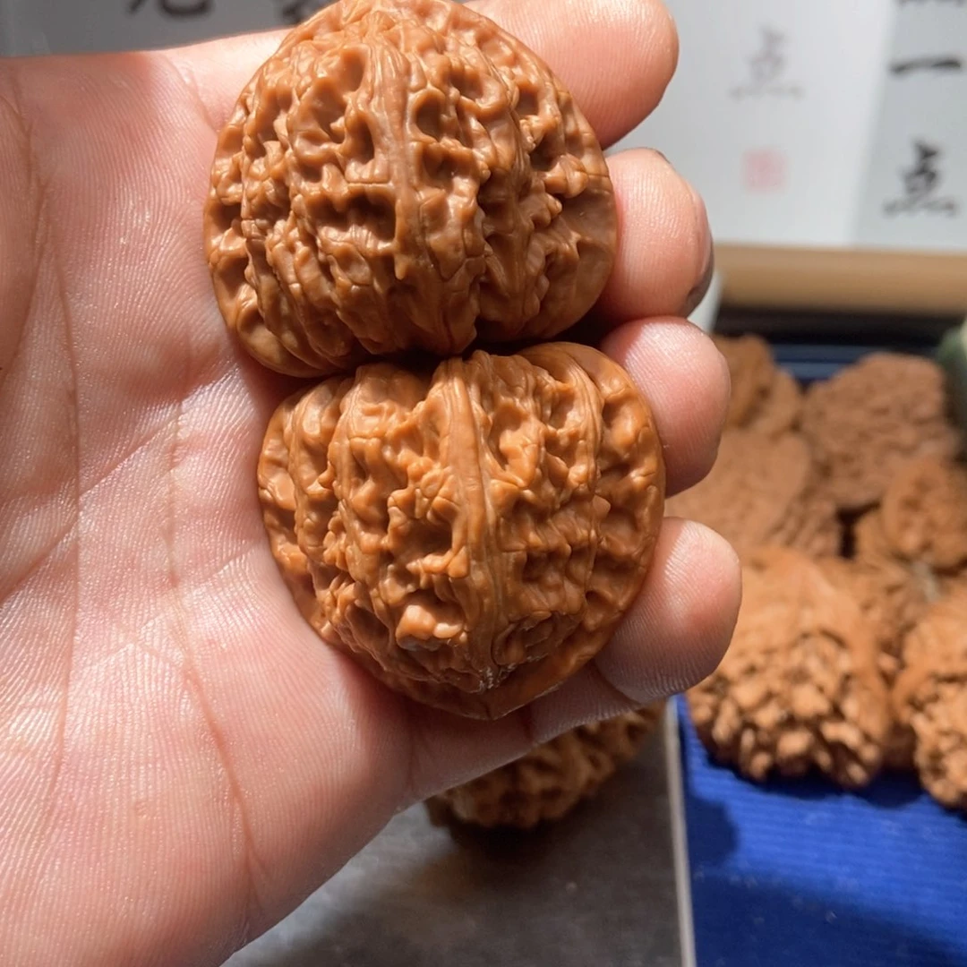 用****541➕三角白狮子文玩核桃