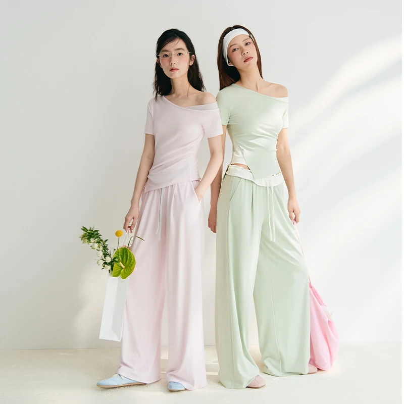 「PINPINPLUS」PP+撞色美学不规则斜肩短袖休闲套装PABEB210024Z