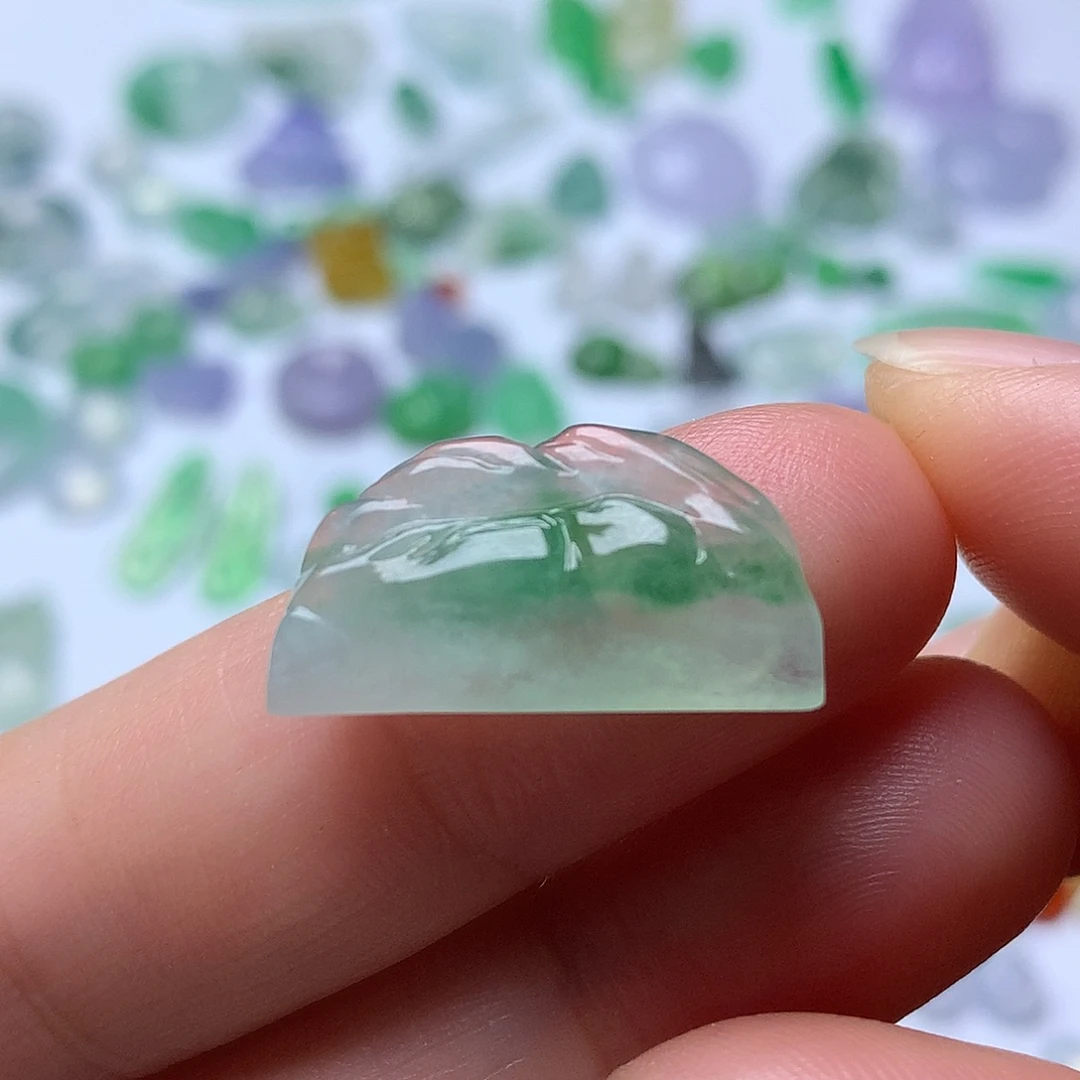 翡翠未镶嵌颈饰山