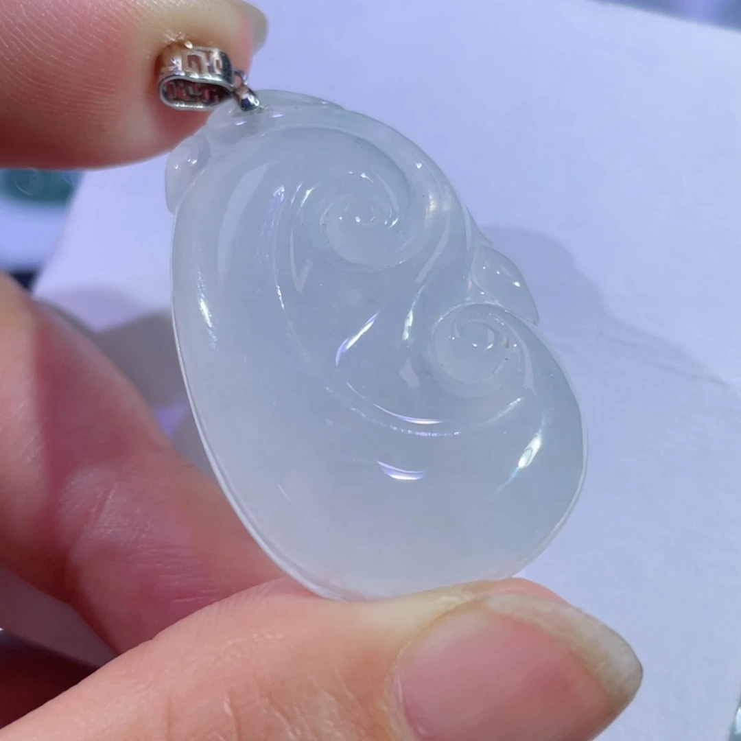 翡翠颈饰18K金镶嵌如意