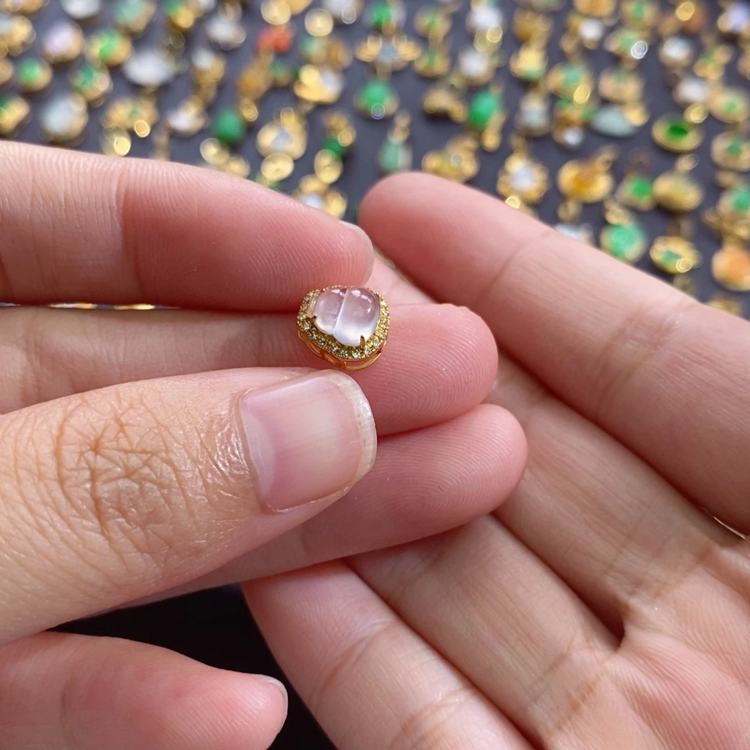 姽***糊颈饰18K金镶嵌翡翠翡翠
