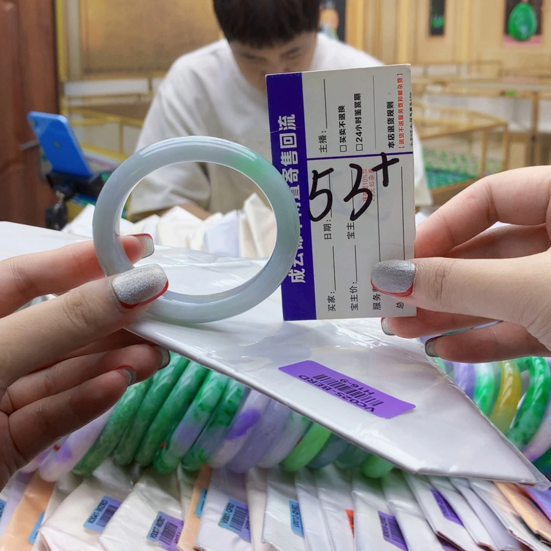 翡翠未镶嵌手镯jj