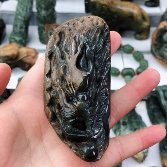 未镶嵌岫岩河磨玉（透闪石质玉）把件