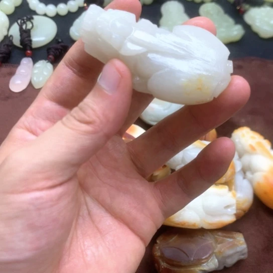 和田玉未镶嵌把件