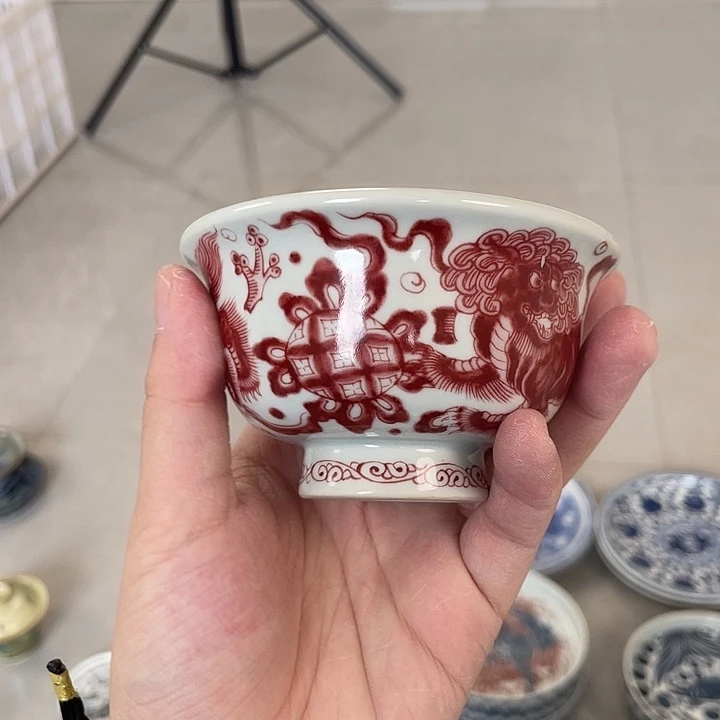 瓷片景德镇釉里红狮子滚绣球主人杯
