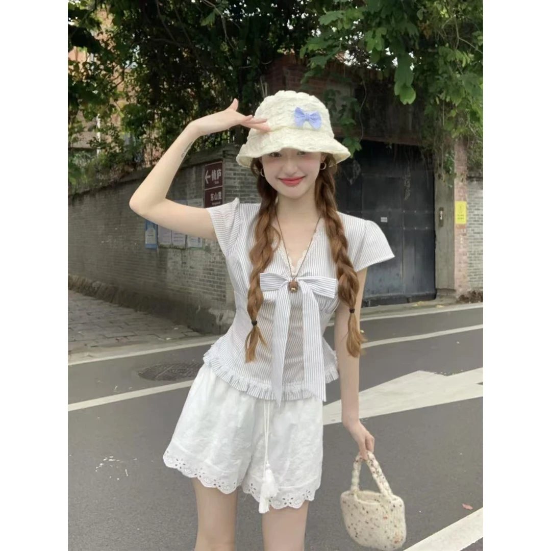 韩系条纹蕾丝短袖女t恤V领夏季纯欲风气质小个子时尚显瘦短款上衣