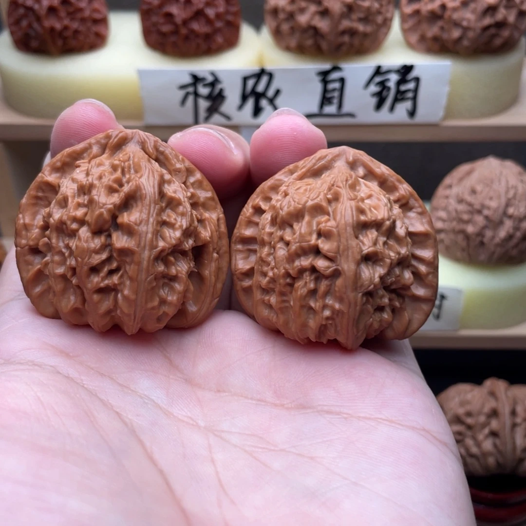 文玩核桃吊坠三角白42➕交友价